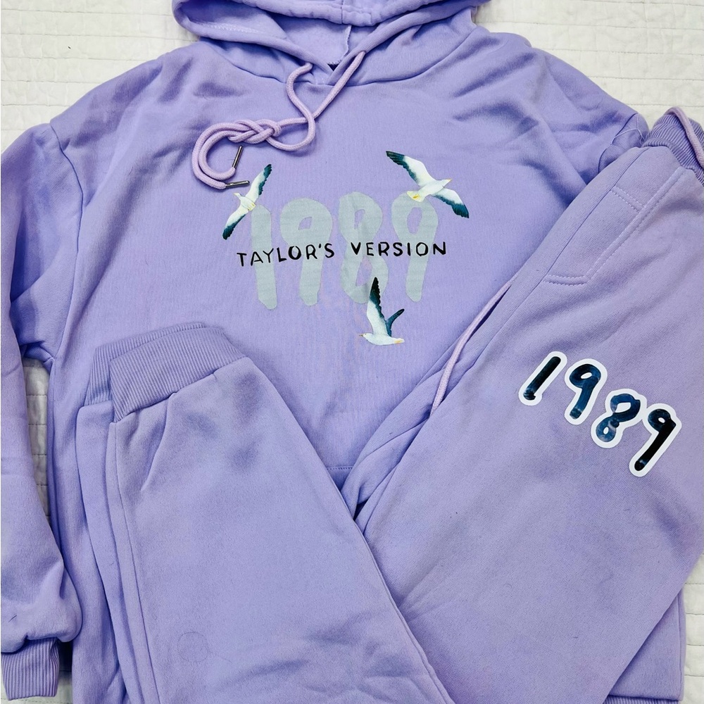 NWOT Taylor Swift (Taylor’s Version) 1989 Lilac Hoodie & Sweatpants Set- size S